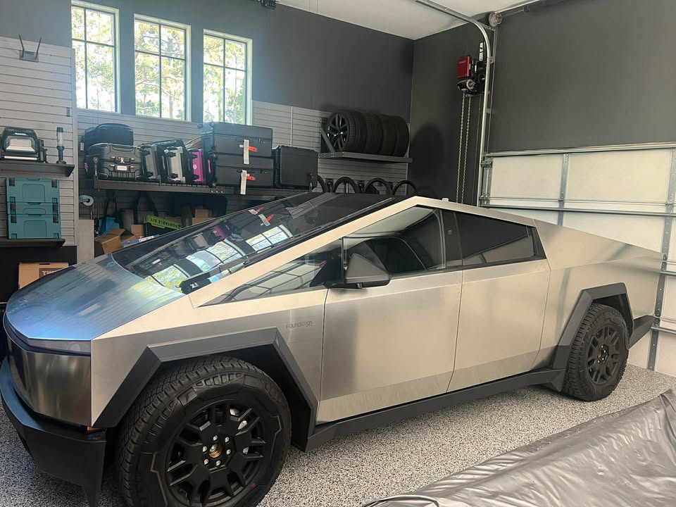 Glossy detailed vehicle finish