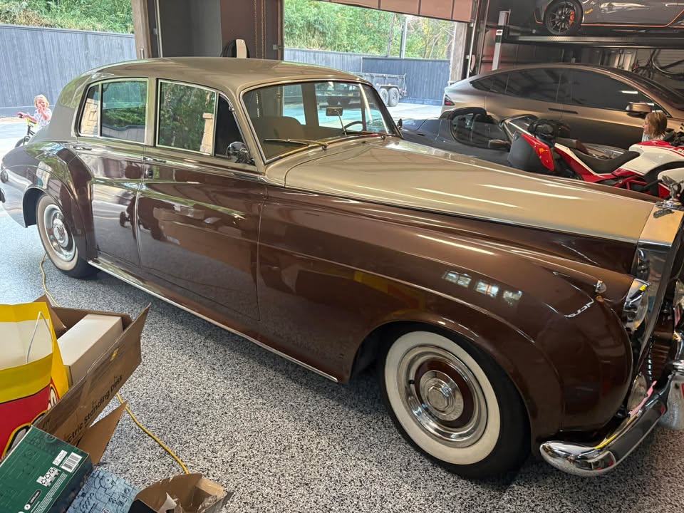 Ceramic coating shine on detailed vehicle